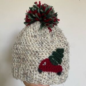 Handmade beanie for the little babe. Supposed to fit 0-6 months.